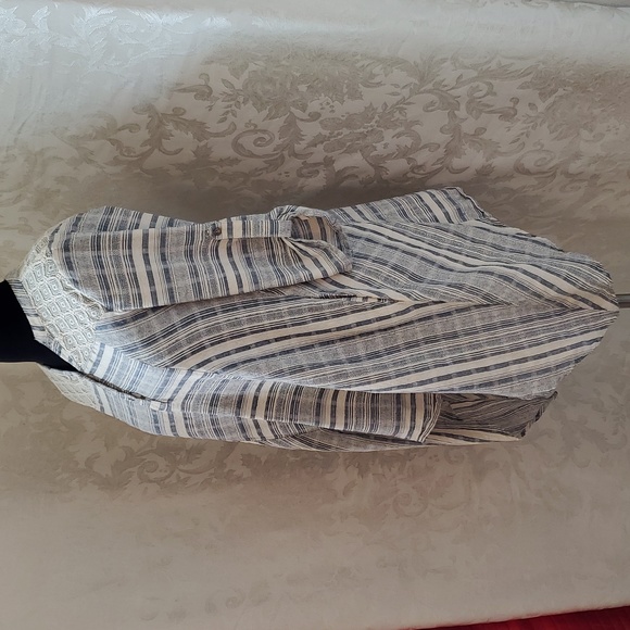 SZ. MEDIUM WOMAN'S UMGEE TOP - Picture 5 of 7